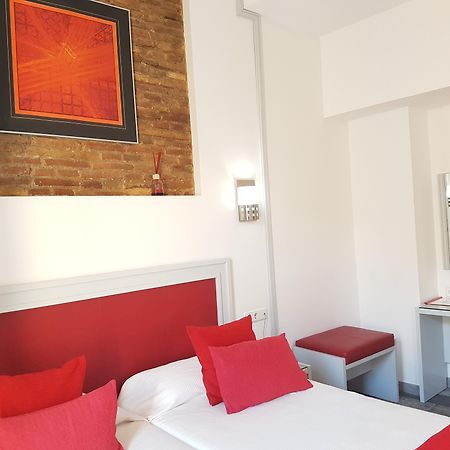 Hotel Y Apartamentos Dona Lola Seville Ngoại thất bức ảnh