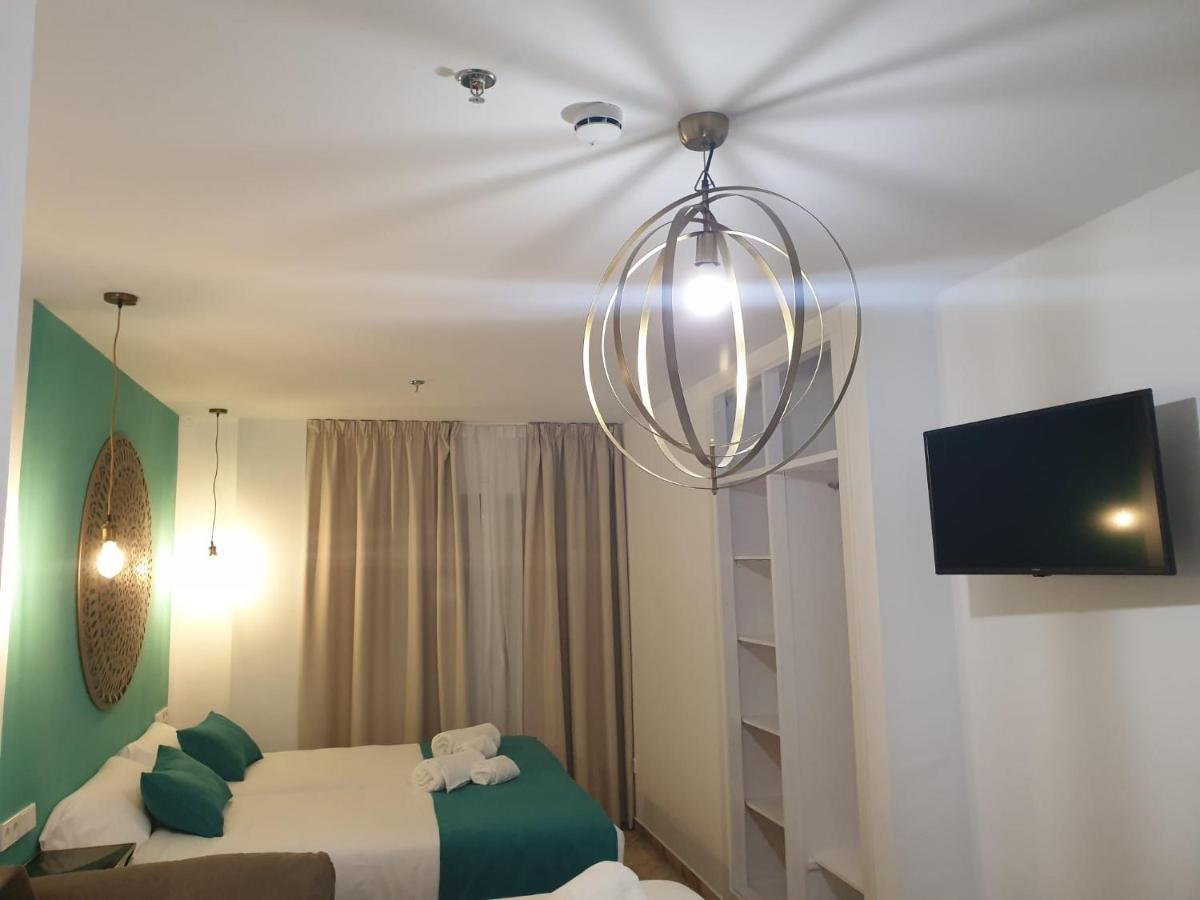 Hotel Y Apartamentos Dona Lola Seville Ngoại thất bức ảnh
