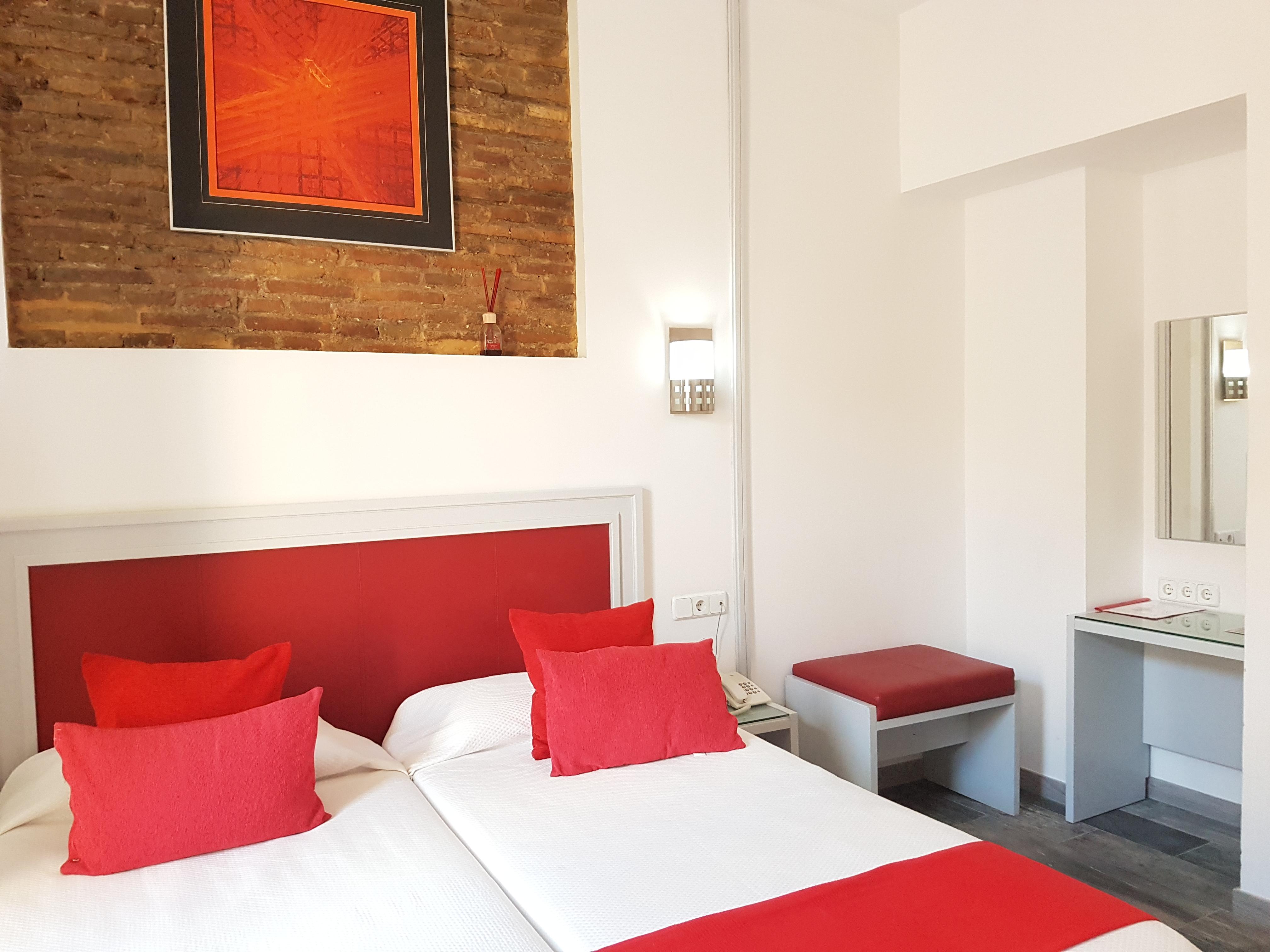 Hotel Y Apartamentos Dona Lola Seville Ngoại thất bức ảnh