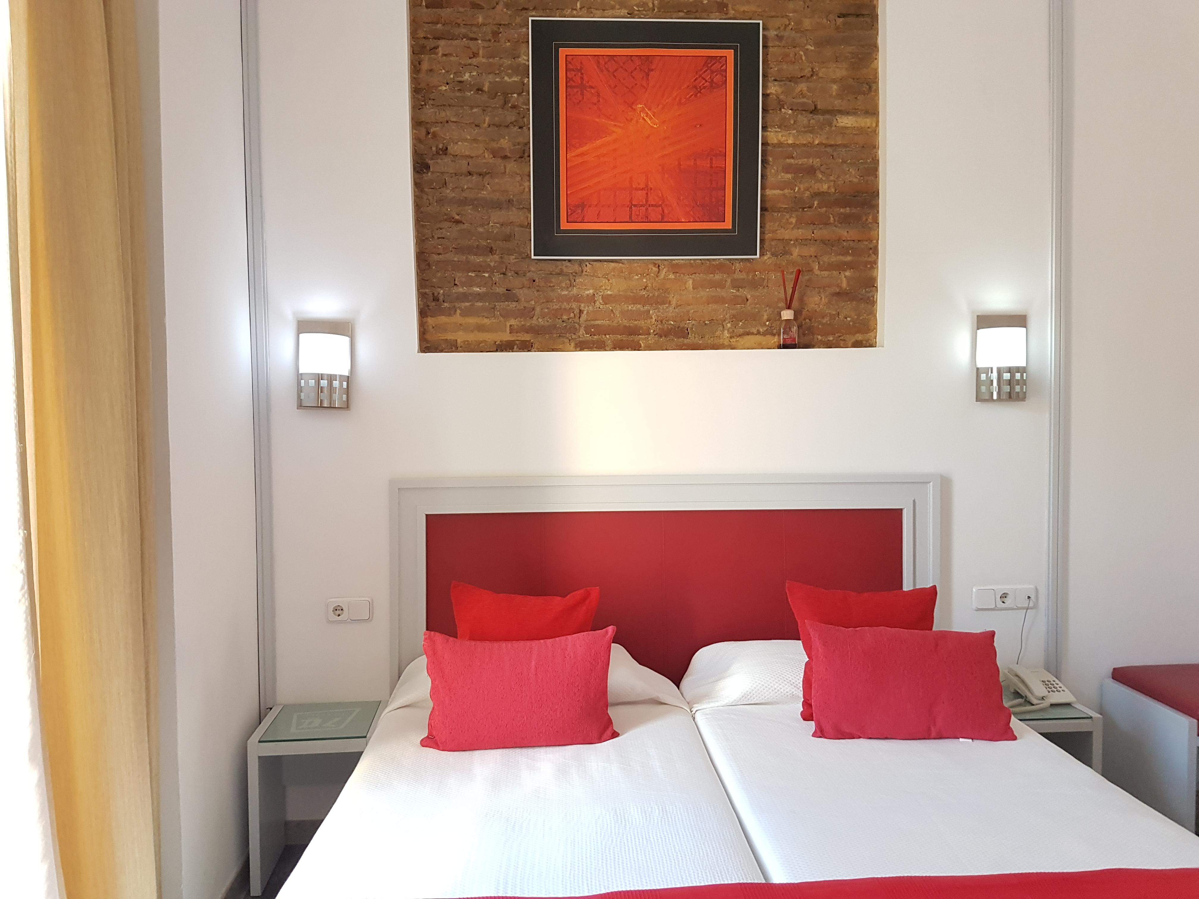 Hotel Y Apartamentos Dona Lola Seville Ngoại thất bức ảnh
