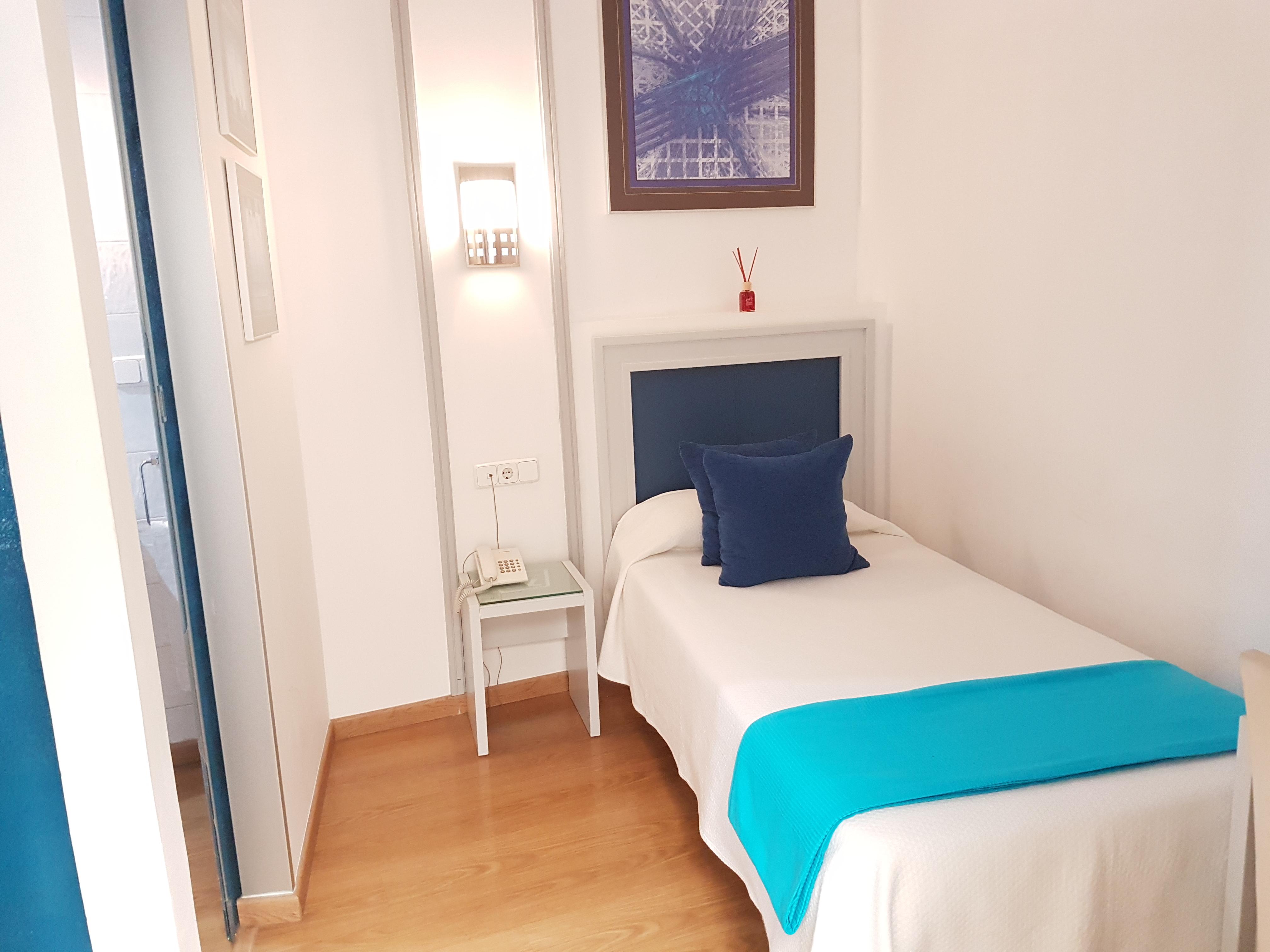 Hotel Y Apartamentos Dona Lola Seville Ngoại thất bức ảnh