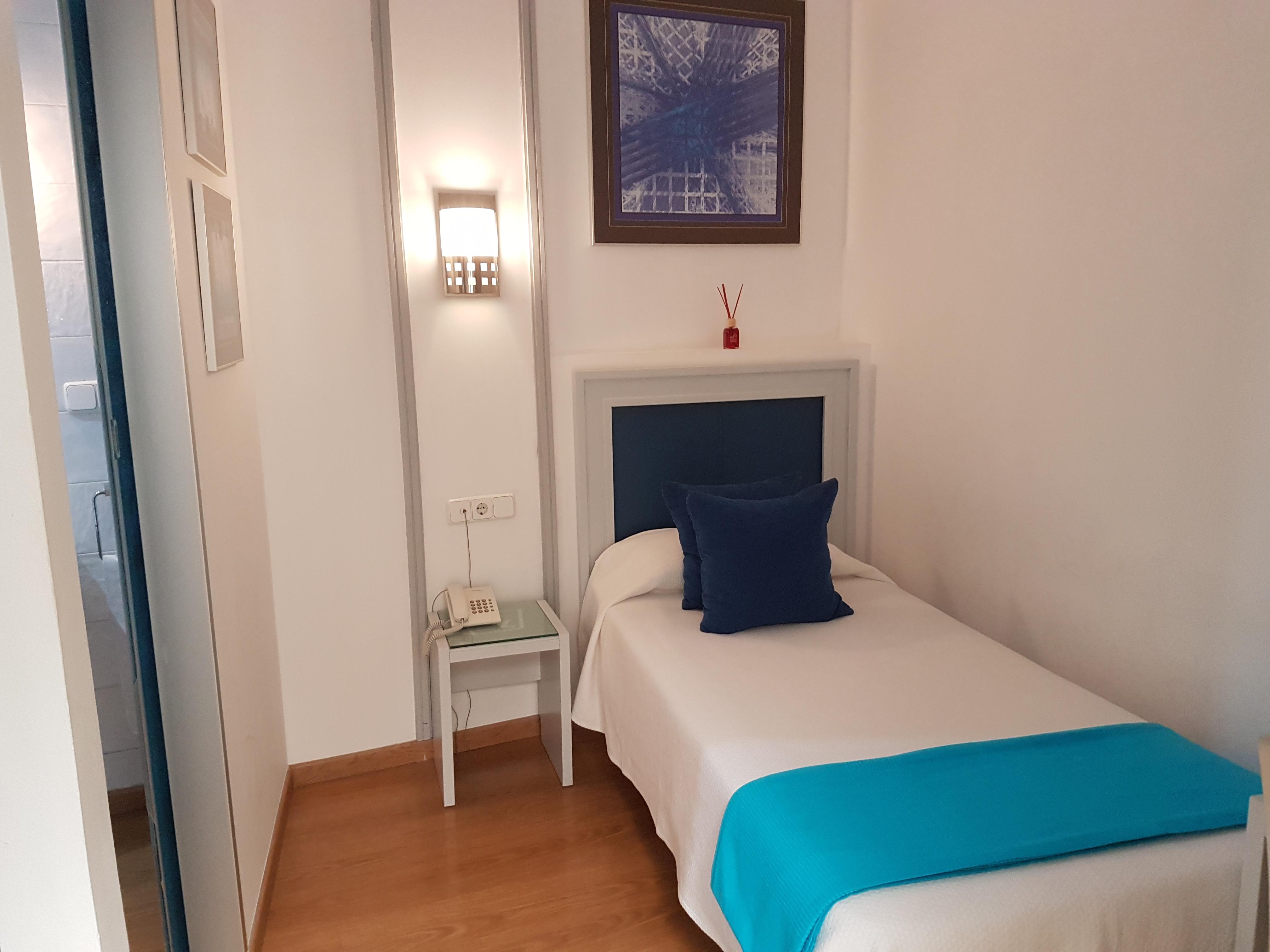 Hotel Y Apartamentos Dona Lola Seville Ngoại thất bức ảnh
