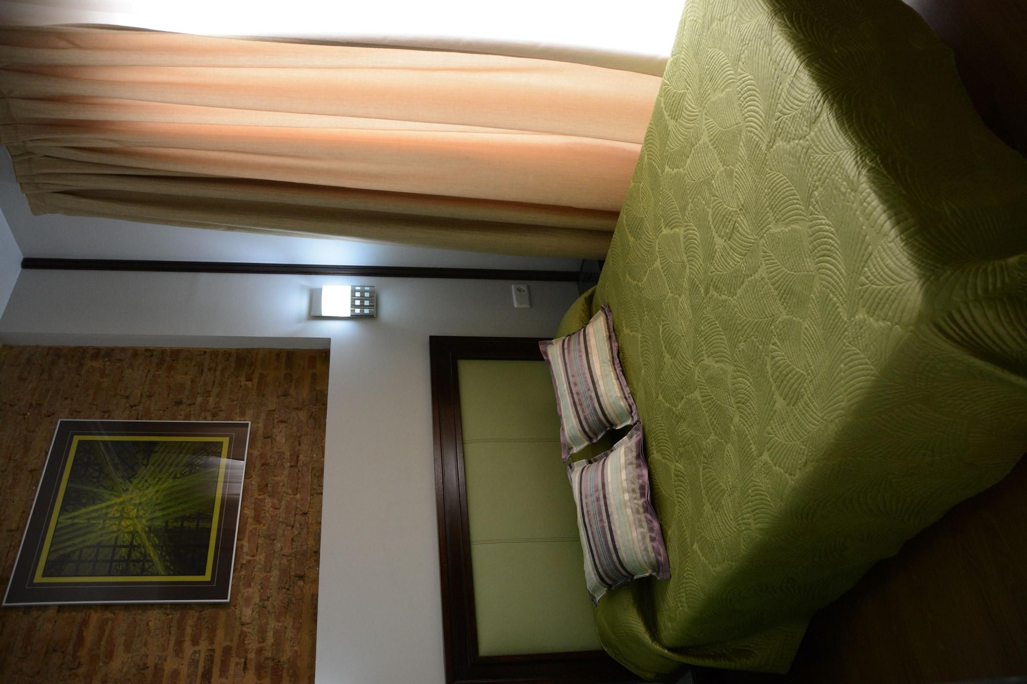 Hotel Y Apartamentos Dona Lola Seville Ngoại thất bức ảnh