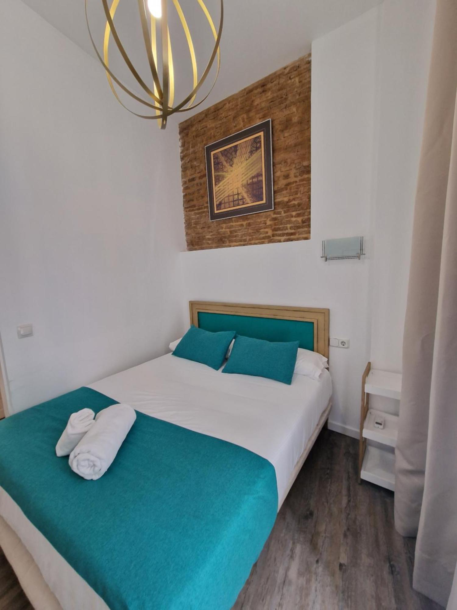 Hotel Y Apartamentos Dona Lola Seville Phòng bức ảnh