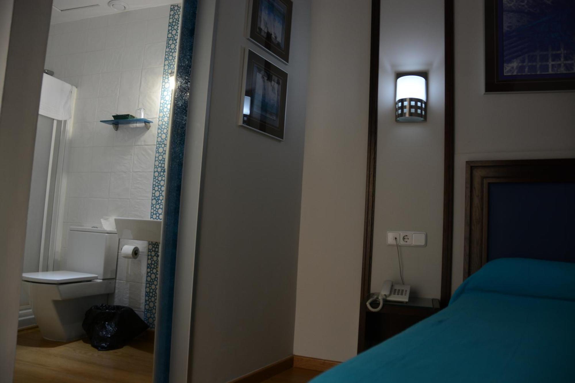 Hotel Y Apartamentos Dona Lola Seville Phòng bức ảnh