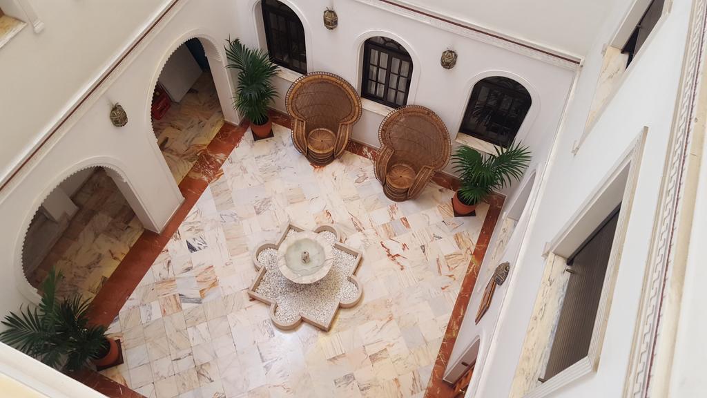 Hotel Y Apartamentos Dona Lola Seville Ngoại thất bức ảnh