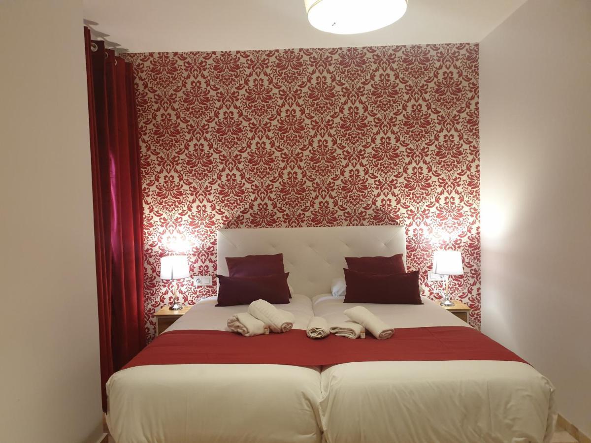 Hotel Y Apartamentos Dona Lola Seville Ngoại thất bức ảnh
